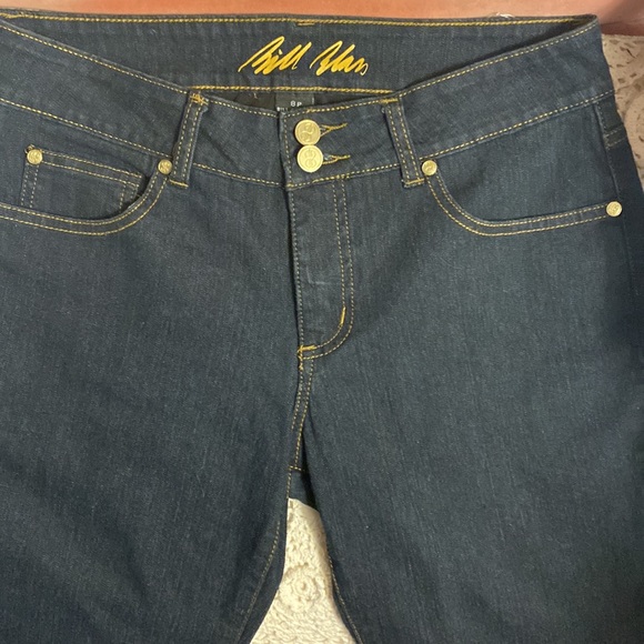 Bill Blass size 8p stretch dark wash 98% cotton 2% spandex. New condition - Picture 3 of 6